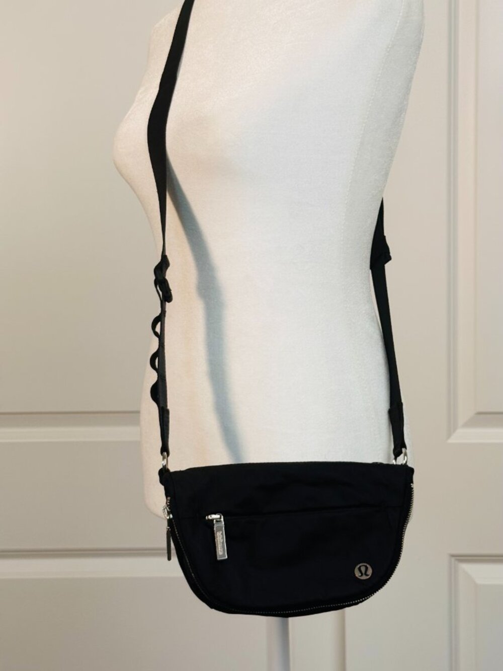 LULULEMON All Night Festival Bag Micro 2L Black w Silver Hardware ZIP TOP Ver. - Picture 3 of 9